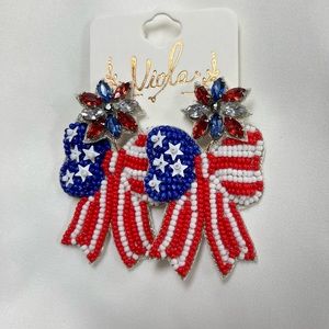 💙❤️ Beautiful Red, White, and Blue bow earrings❤️💙